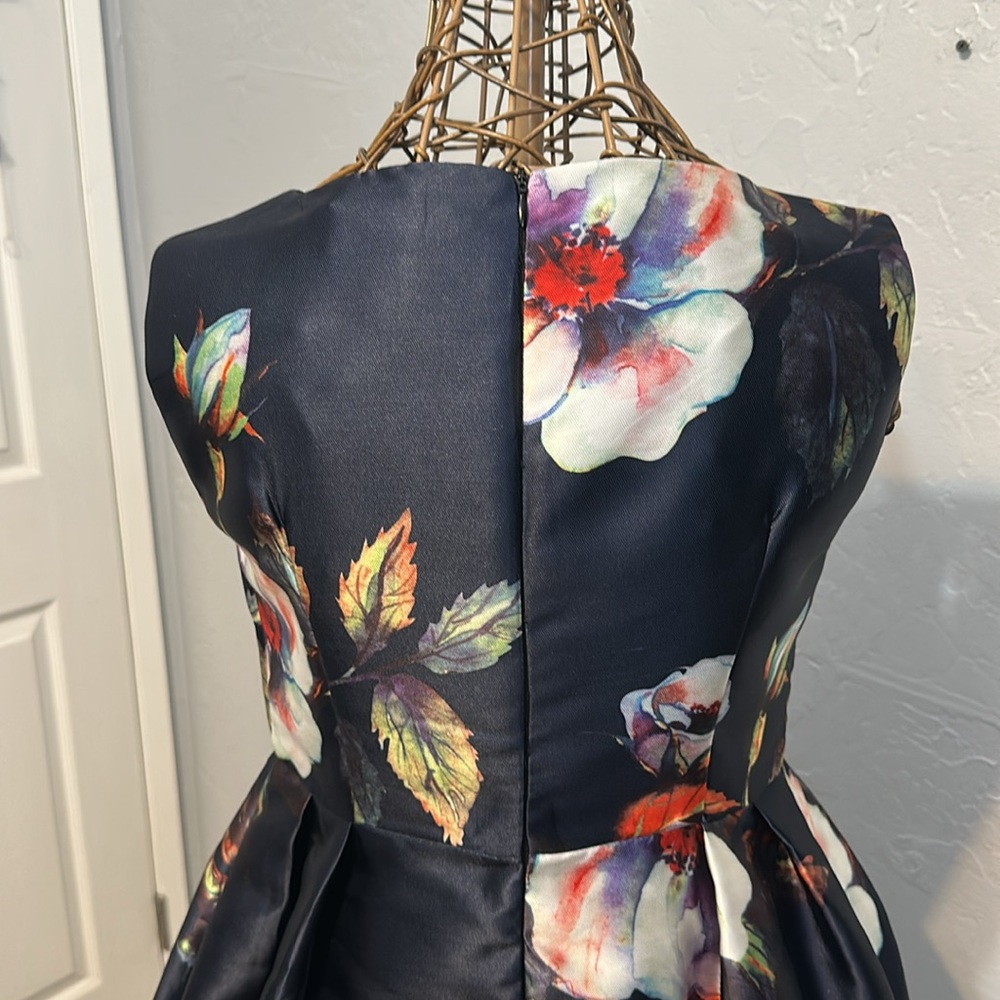 Beulah Style Floral on Navy, fit/flare occasion midi dress. Sleeveless. Size MP - Picture 6 of 12
